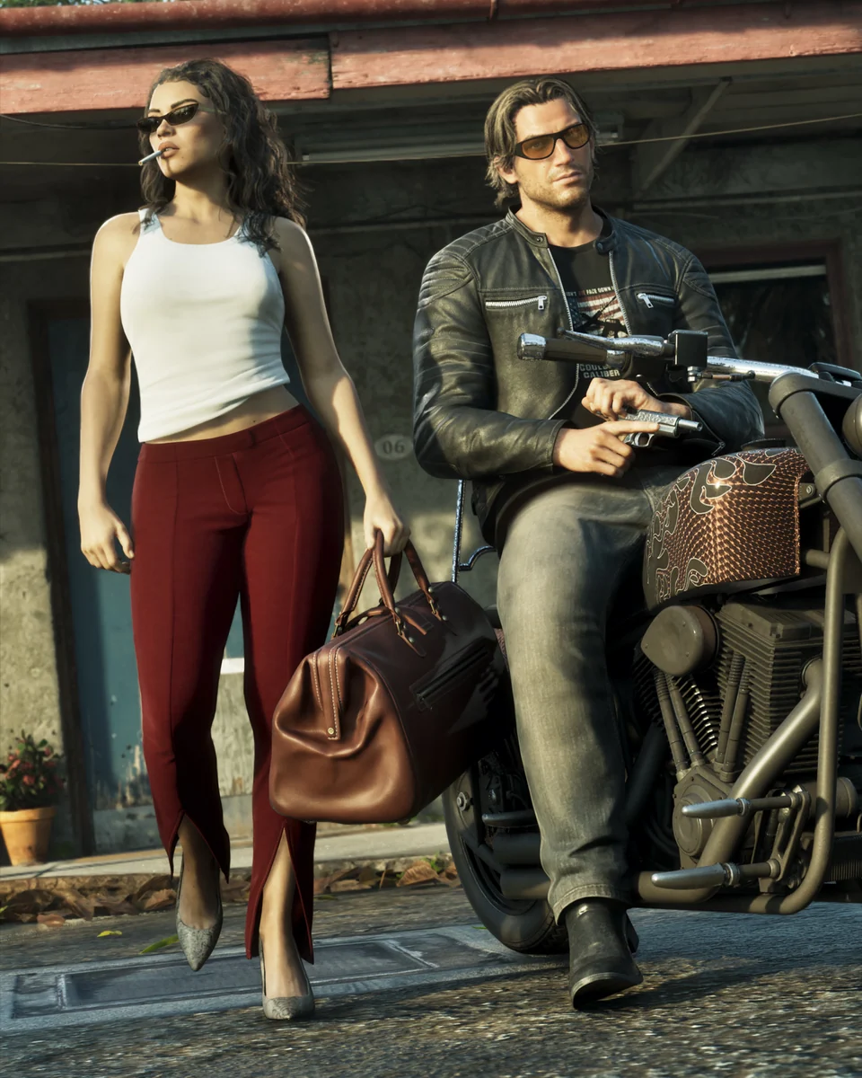 Lucia junto a una moto en la que está sentado Jason, imagen de Rockstar Games para LOVE