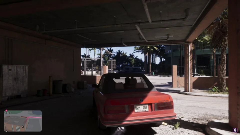 Rotes Cabriolet verlässt bei einer Fahrszene aus An Extended Look eine Garage