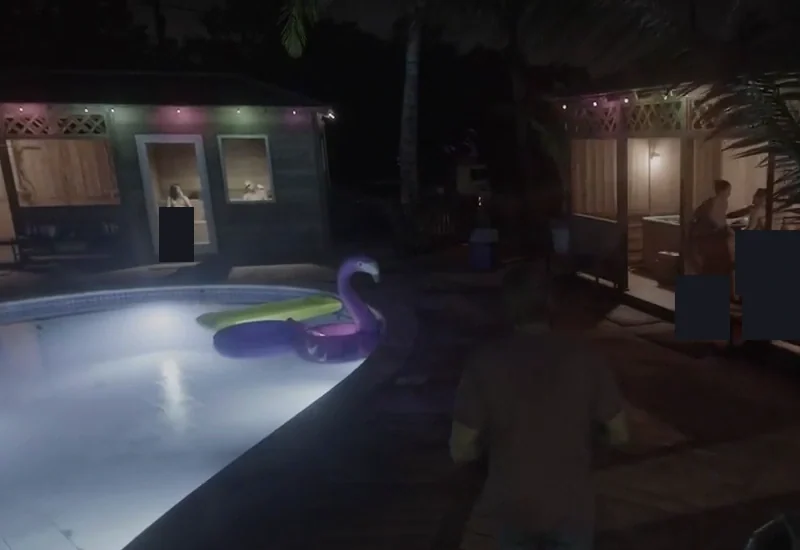 Vista de la piscina, la sauna y los jacuzzis de GTA 6, con la desnudez de los visitantes cubierta