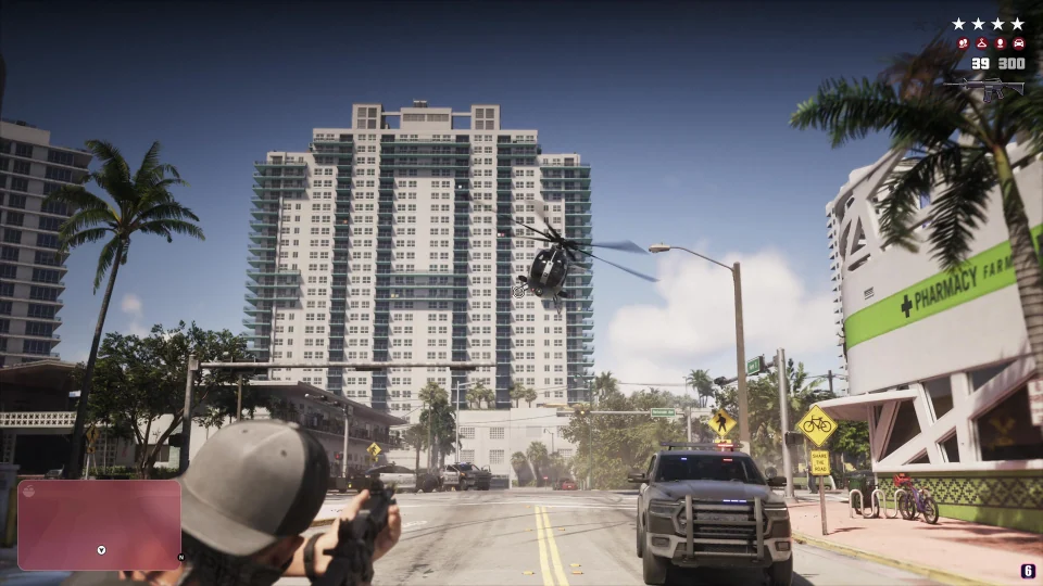 Jason dispara desde el asiento del pasajero contra un helicóptero policial en Vice City